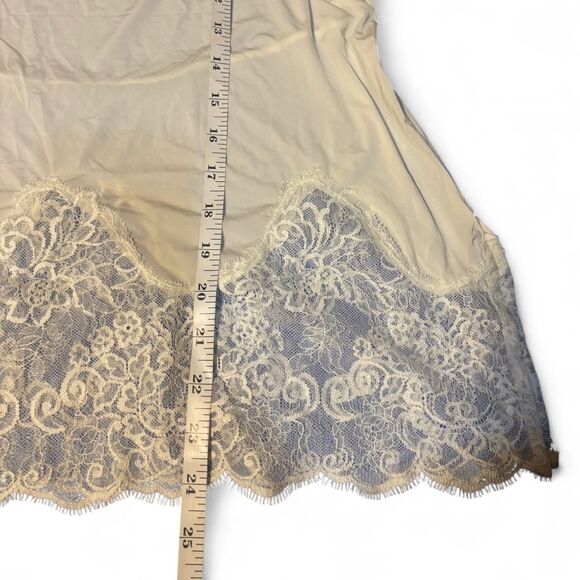 Vanity-fair Cream Cami - Picture 5 of 7